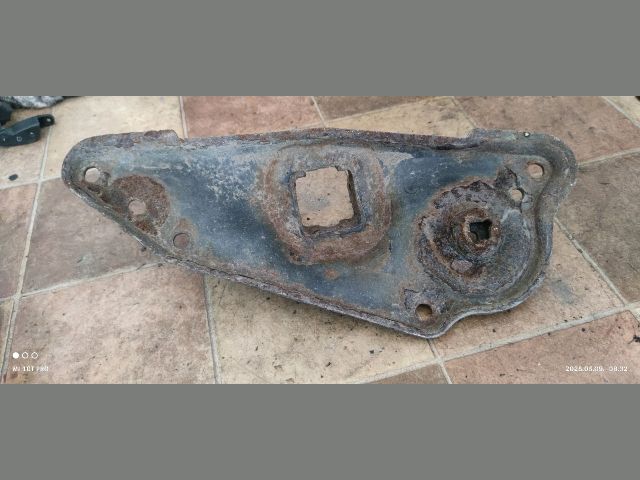 bontott CITROËN BERLINGO II Jobb hátsó Felső Rugótányér