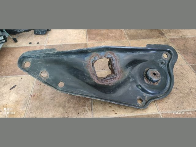 bontott CITROËN BERLINGO II Jobb hátsó Felső Rugótányér