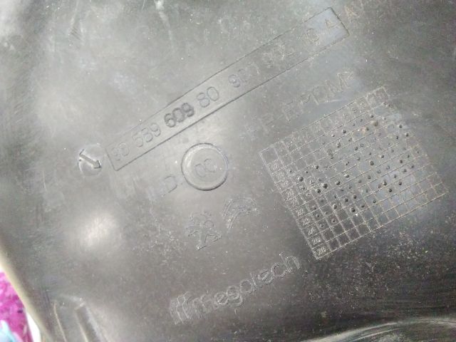 bontott CITROËN BERLINGO III Jobb első Dobbetét (Kerékjárati, Műanyag)