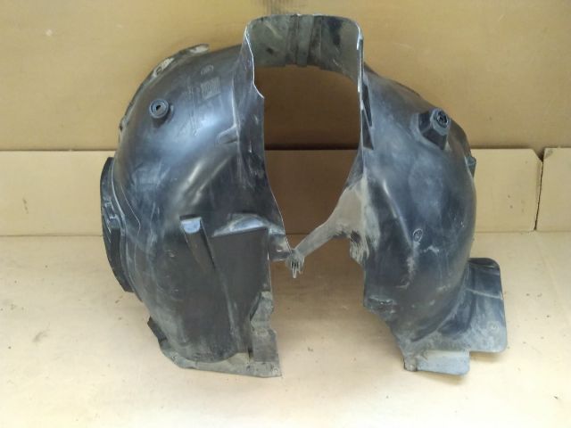 bontott CITROËN BERLINGO III Jobb első Dobbetét (Kerékjárati, Műanyag)