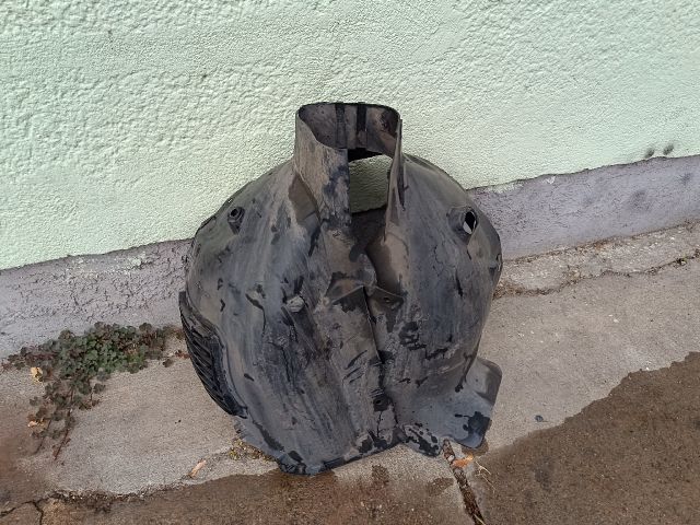 bontott CITROËN BERLINGO III Jobb első Első Dobbetét (Kerékjárati, Műanyag)