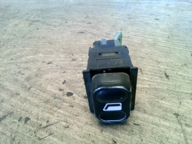 bontott CITROËN BERLINGO Jobb első Ablakemelő Kapcsoló