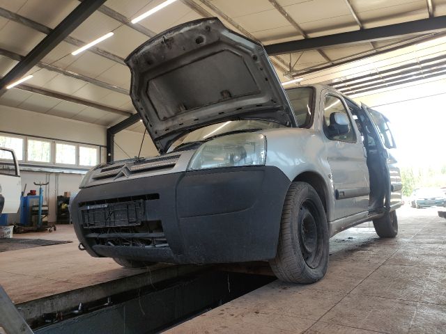 bontott CITROËN BERLINGO Jobb első Oldal Lökhárító Tartó (Műanyag)