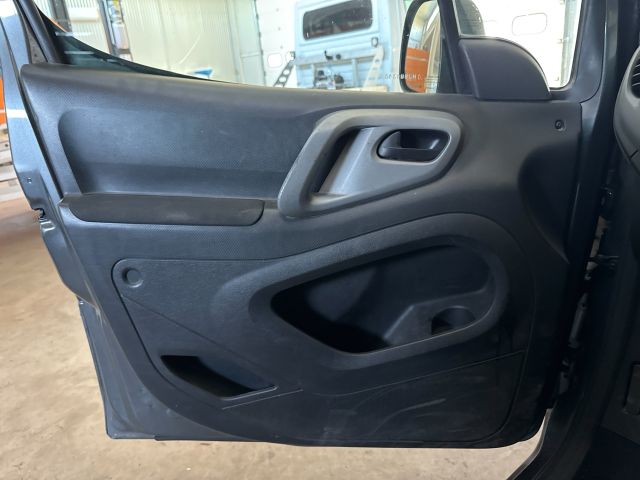 bontott CITROËN BERLINGO Középső Szellőző