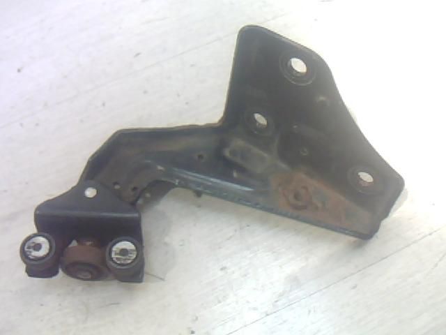 bontott CITROËN BERLINGO Tolóajtó Sín Görgő