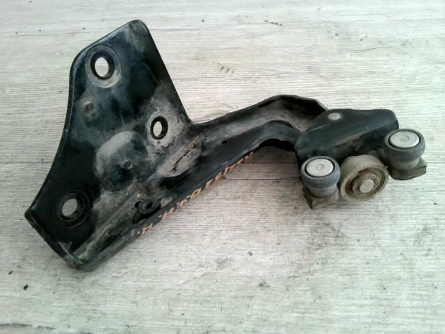 bontott CITROËN BERLINGO Tolóajtó Sín Görgő