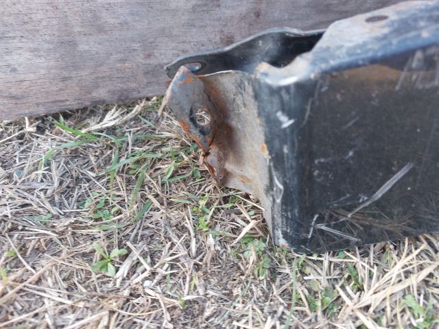 bontott CITROËN C-CROSSER Bal első Sárvédő