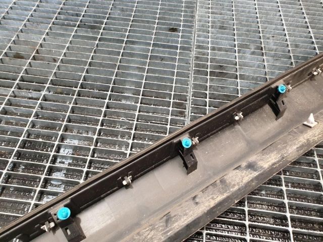 bontott CITROËN C-CROSSER Bal Küszöb