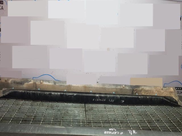 bontott CITROËN C-CROSSER Bal Küszöb