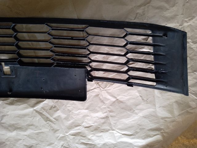 bontott CITROËN C-CROSSER Első Lökhárító Alsó Középső Díszrács