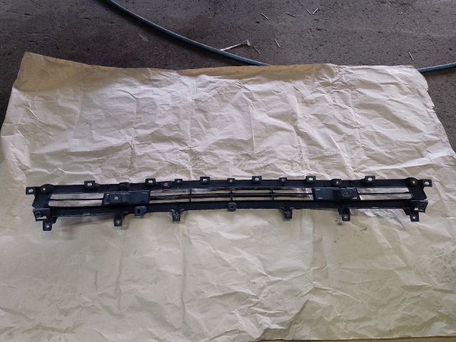 bontott CITROËN C-CROSSER Hűtőrács