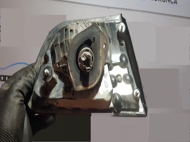 bontott CITROËN C-CROSSER Jobb Belső Hátsó Lámpa