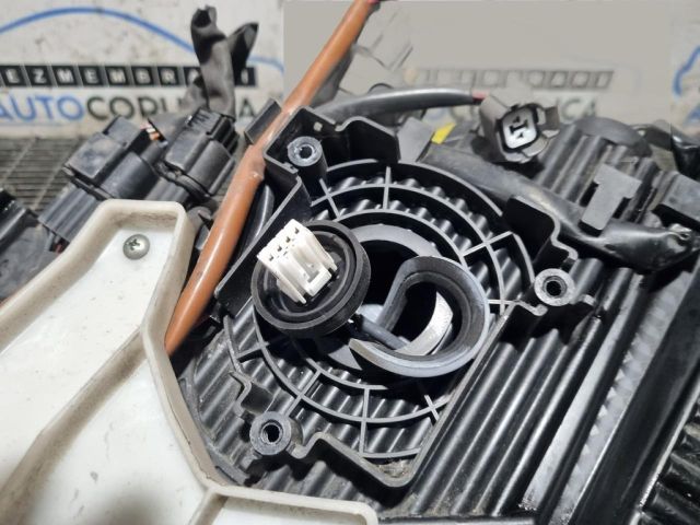 bontott CITROËN C-CROSSER Jobb Fényszóró