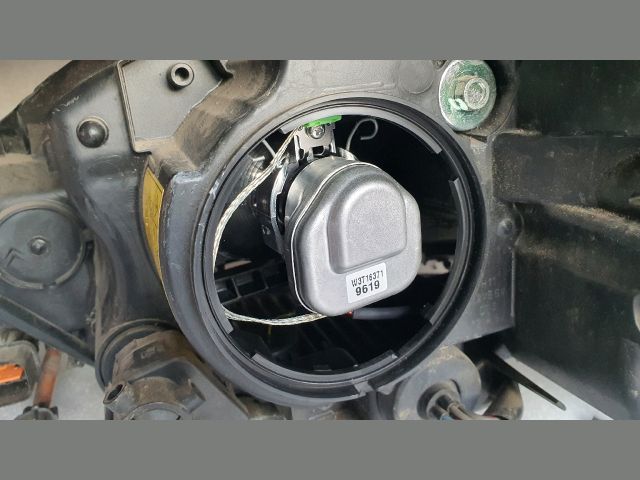 bontott CITROËN C-CROSSER Jobb Xenon Fényszóró