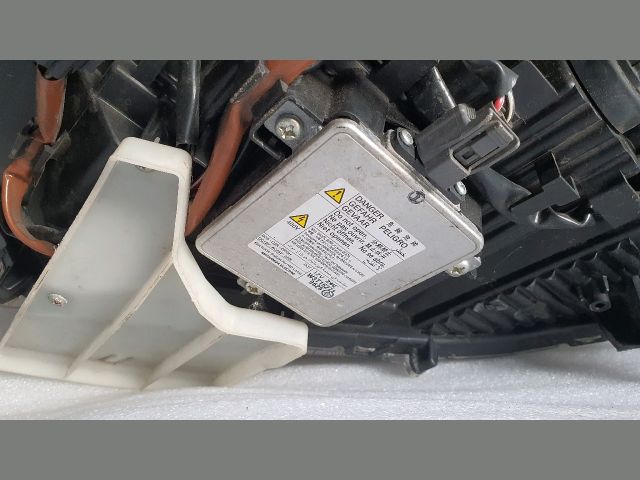 bontott CITROËN C-CROSSER Jobb Xenon Fényszóró