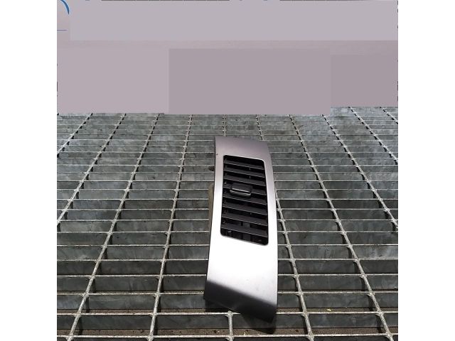 bontott CITROËN C-CROSSER Középső Szellőző