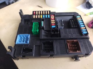 bontott CITROËN C-ELYSEE Biztosítéktábla Utastér