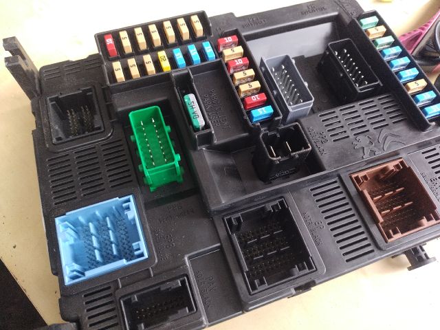 bontott CITROËN C-ELYSEE Biztosítéktábla Utastér