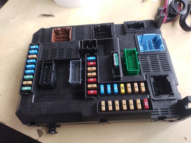 bontott CITROËN C-ELYSEE Biztosítéktábla Utastér