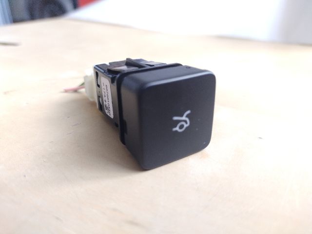 bontott CITROËN C-ELYSEE Csomagtérajtó Kapcsoló