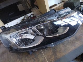 bontott CITROËN C-ELYSEE Jobb Fényszóró