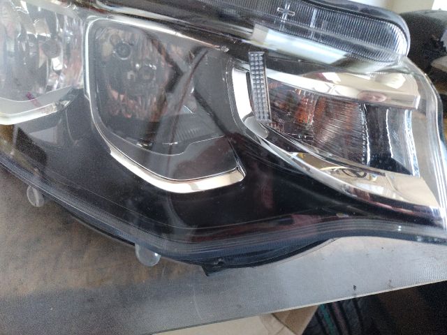 bontott CITROËN C-ELYSEE Jobb Fényszóró