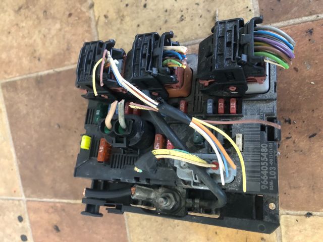 bontott CITROËN C2 Biztosítéktábla Motortér