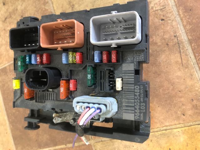 bontott CITROËN C2 Biztosítéktábla Motortér