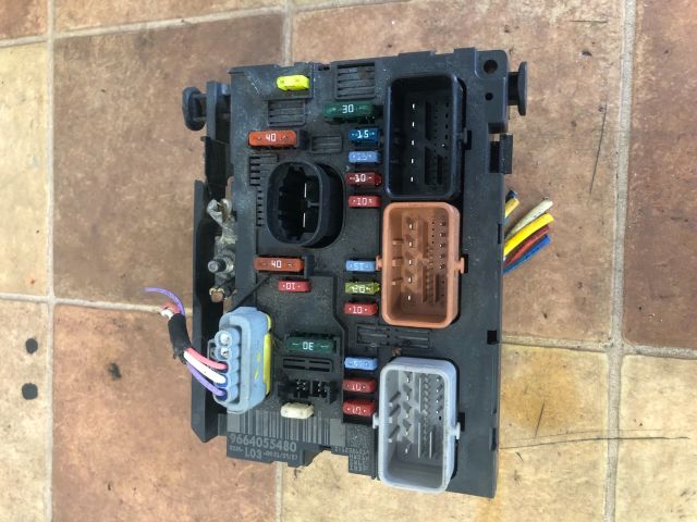 bontott CITROËN C2 Biztosítéktábla Motortér