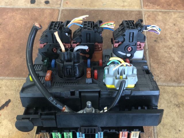 bontott CITROËN C2 Biztosítéktábla Motortér