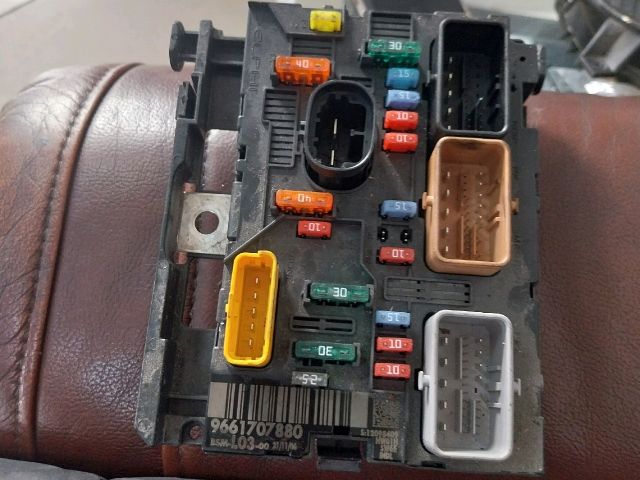 bontott CITROËN C2 Biztosítéktábla Motortér