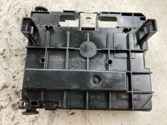 bontott CITROËN C2 Biztosítéktábla Doboz