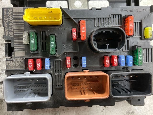 bontott CITROËN C2 Biztosítéktábla Doboz