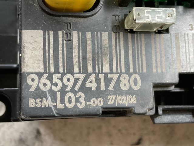 bontott CITROËN C2 Biztosítéktábla Doboz