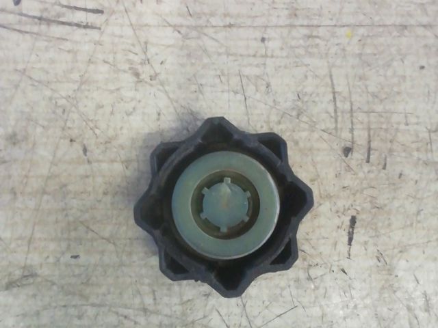 bontott CITROËN C2 Kiegyenlítőtartály Sapka