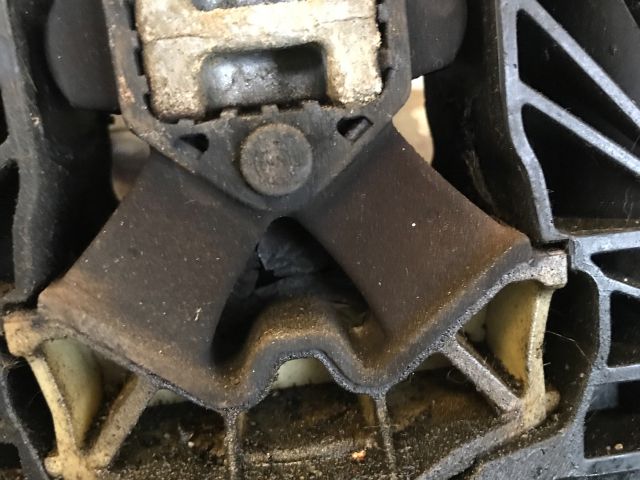 bontott CITROËN C3 Motor Tartó Bak Jobb