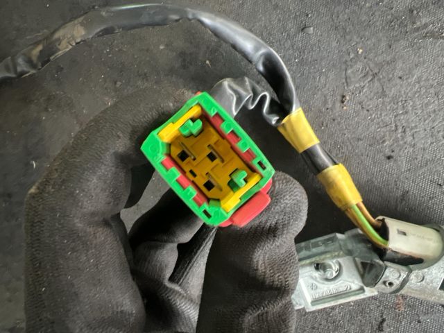 bontott CITROËN C3 Gyújtáskapcsoló