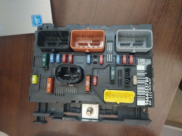 bontott CITROËN C3 Biztosítéktábla Motortér