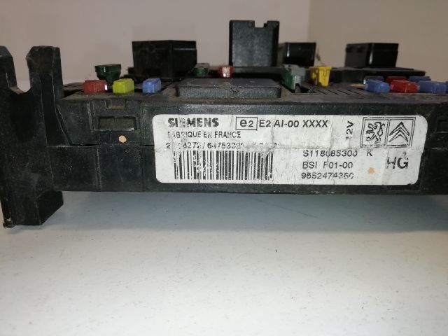 bontott CITROËN C3 Biztosítéktábla Motortér