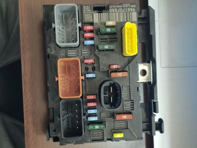 bontott CITROËN C3 Biztosítéktábla Motortér