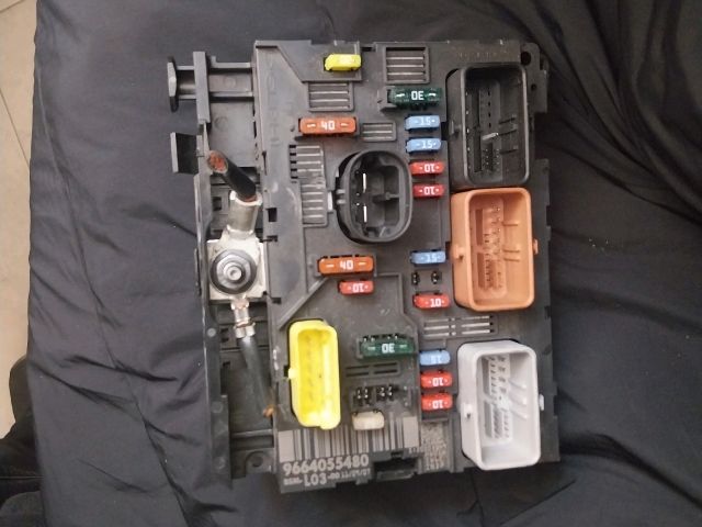 bontott CITROËN C3 Biztosítéktábla Motortér