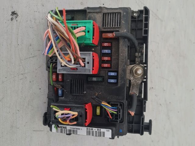 bontott CITROËN C3 Biztosítéktábla Motortér