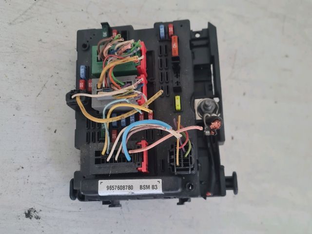 bontott CITROËN C3 Biztosítéktábla Motortér