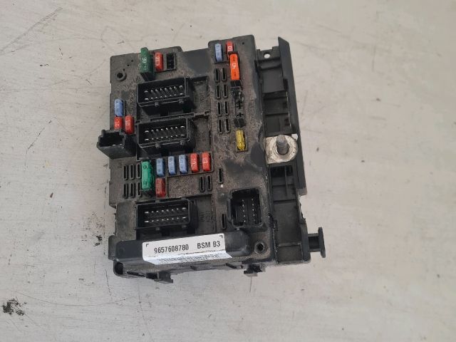 bontott CITROËN C3 Biztosítéktábla Motortér