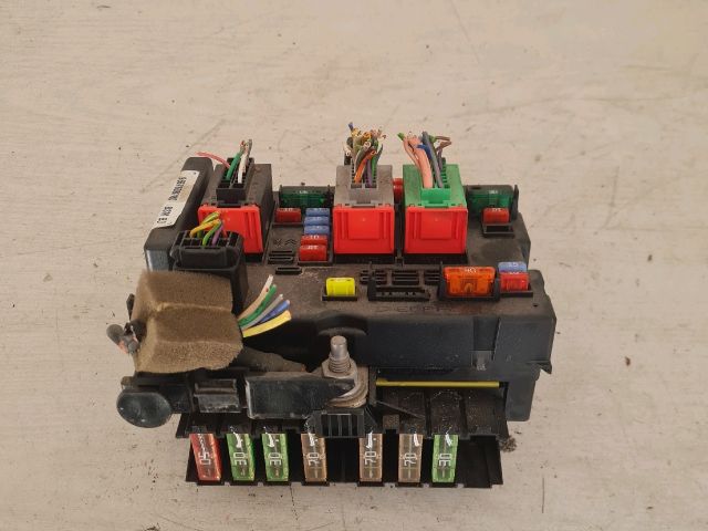 bontott CITROËN C3 Biztosítéktábla Motortér