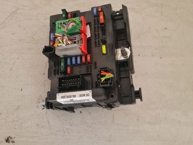 bontott CITROËN C3 Biztosítéktábla Motortér