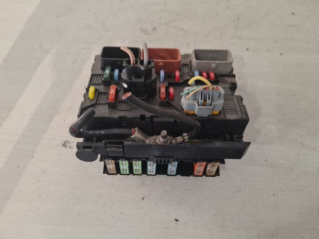 bontott CITROËN C3 Biztosítéktábla Motortér