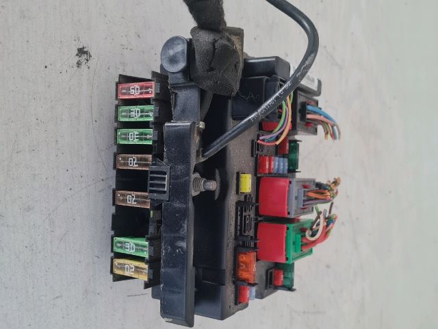 bontott CITROËN C3 Biztosítéktábla Motortér