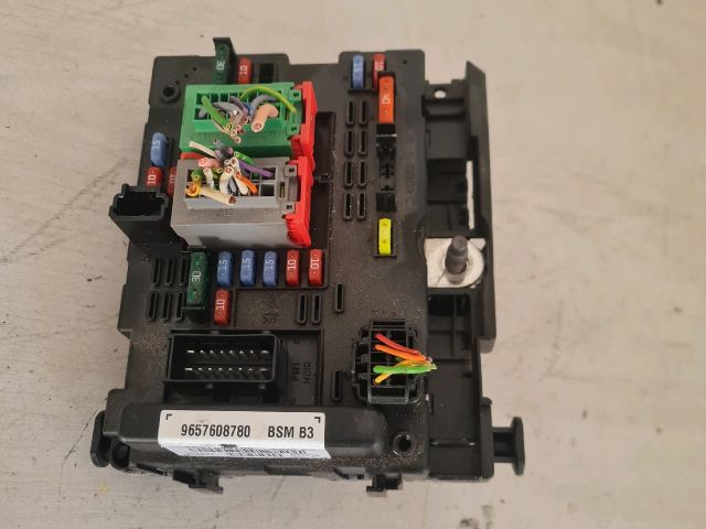 bontott CITROËN C3 Biztosítéktábla Motortér