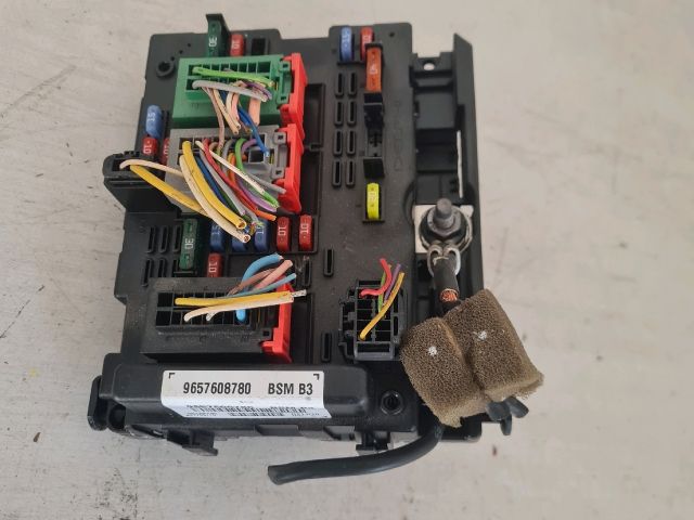 bontott CITROËN C3 Biztosítéktábla Motortér